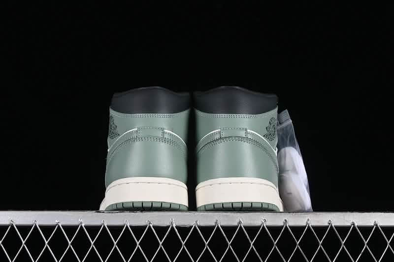 Nike Air Jordan 1 - Mint Green