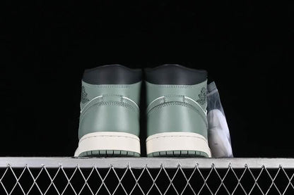 Nike Air Jordan 1 - Mint Green