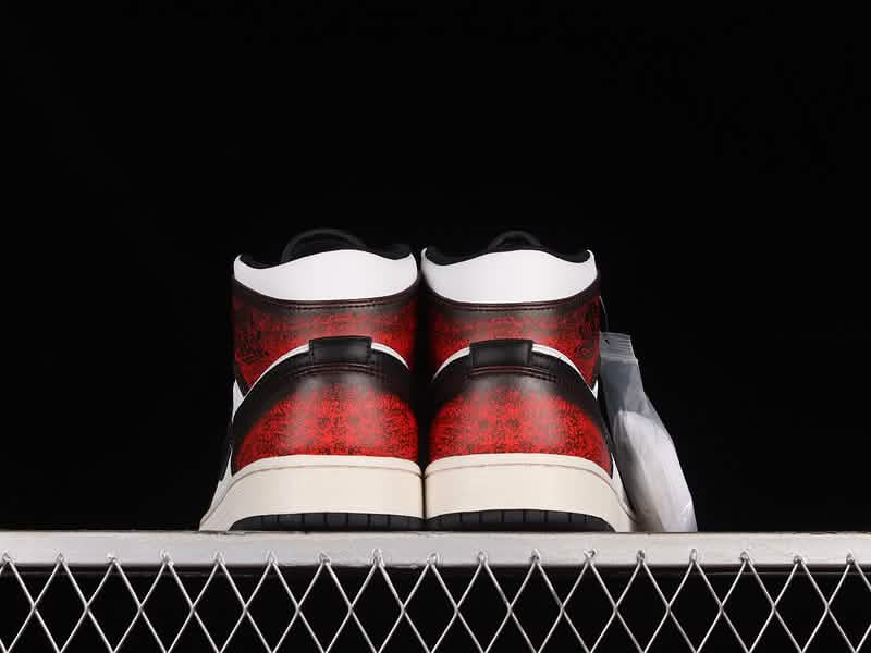 Nike Air Jordan 1 - RED FIREBALL