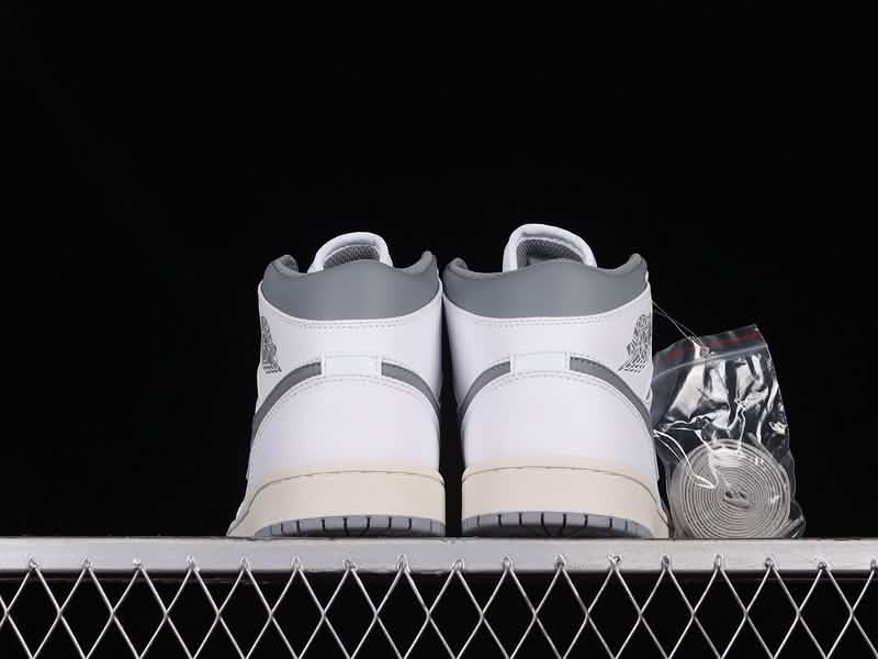 Nike Air Jordan 1 - Snow White