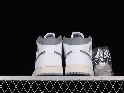 Nike Air Jordan 1 - Snow White